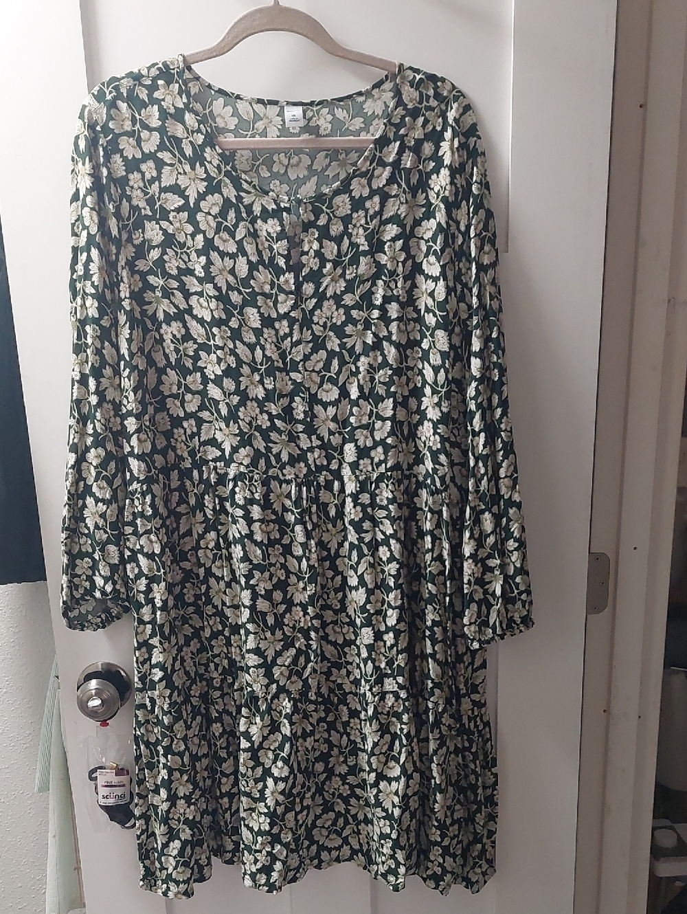 OLD NAVY FLORAL KEY HOLE DRESS